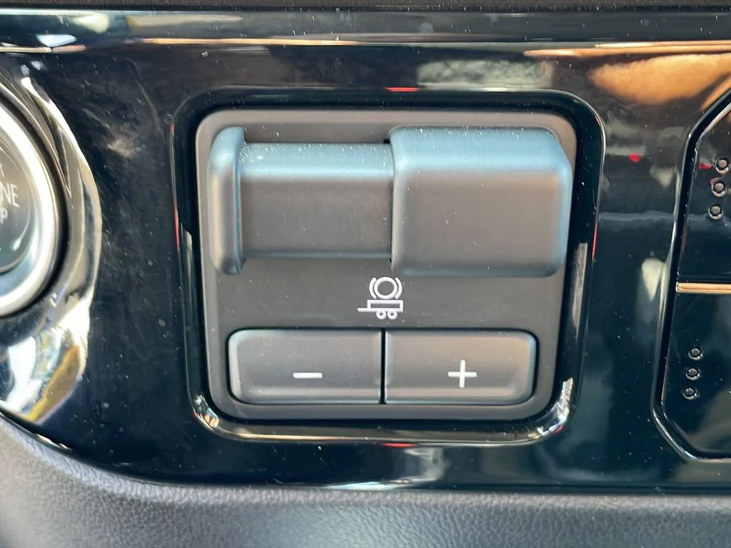 Used 2025 Black GMC Elevation image 21
