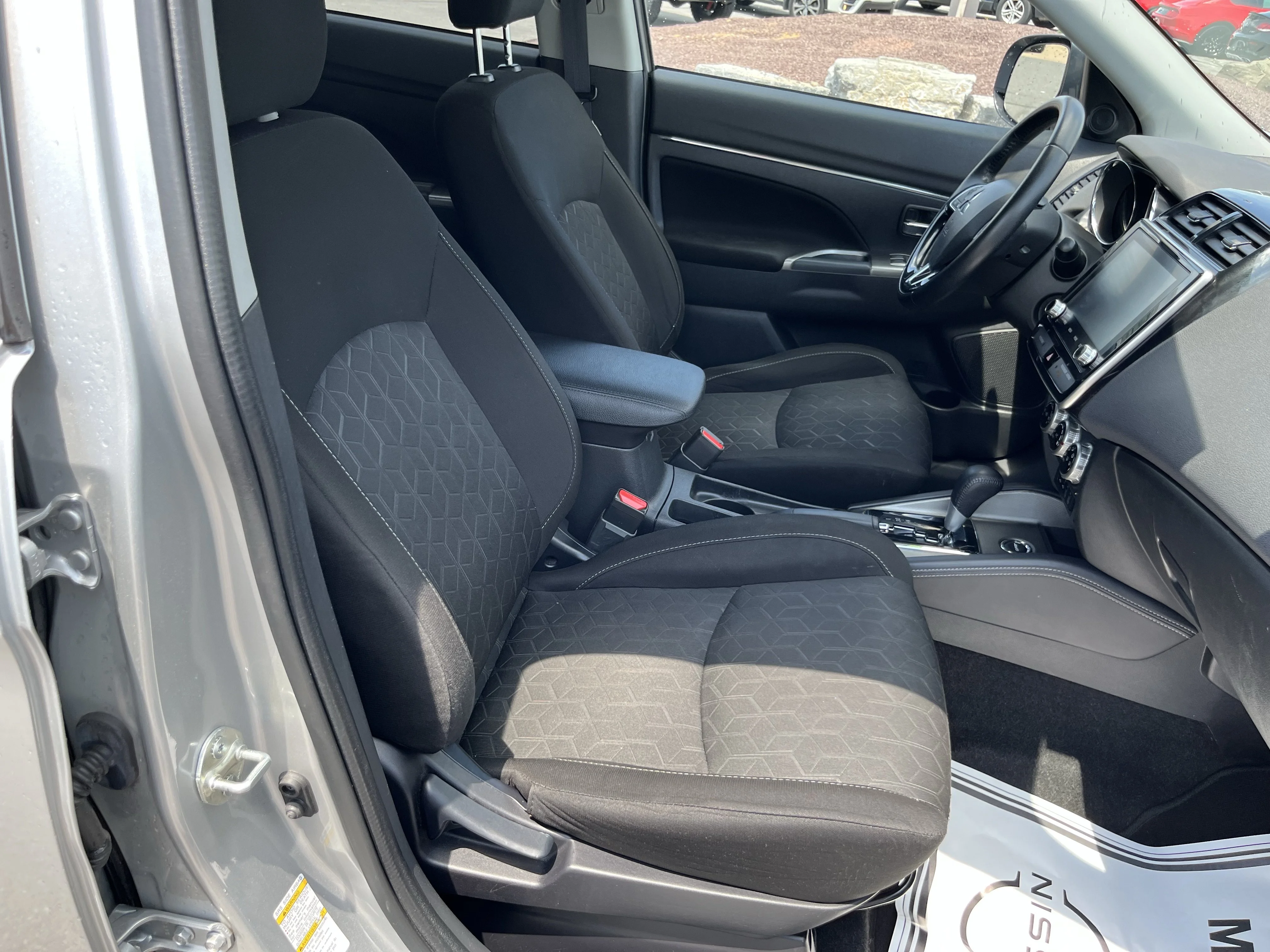 Used 2020 Alloy Silver Metallic Mitsubishi  image 3