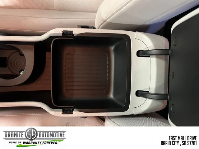 Used 2025 White Hyundai SEL image 22