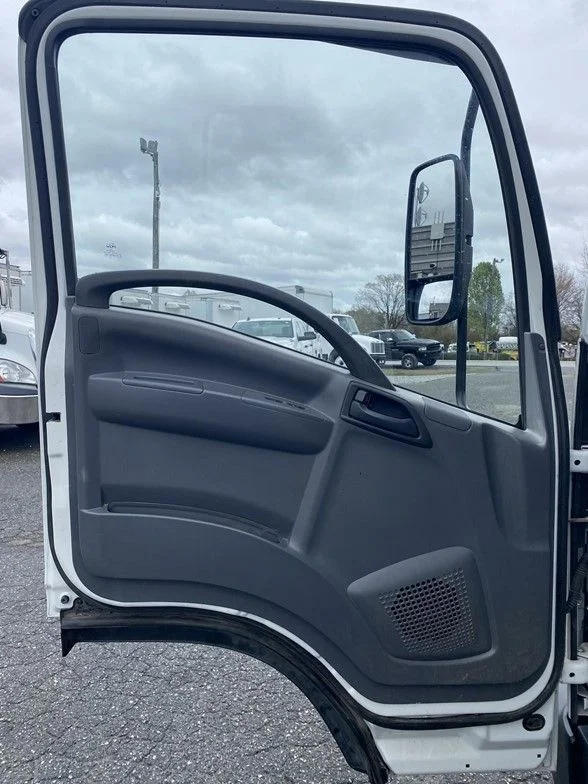 Used 2019 White Isuzu Dump Truck image 15