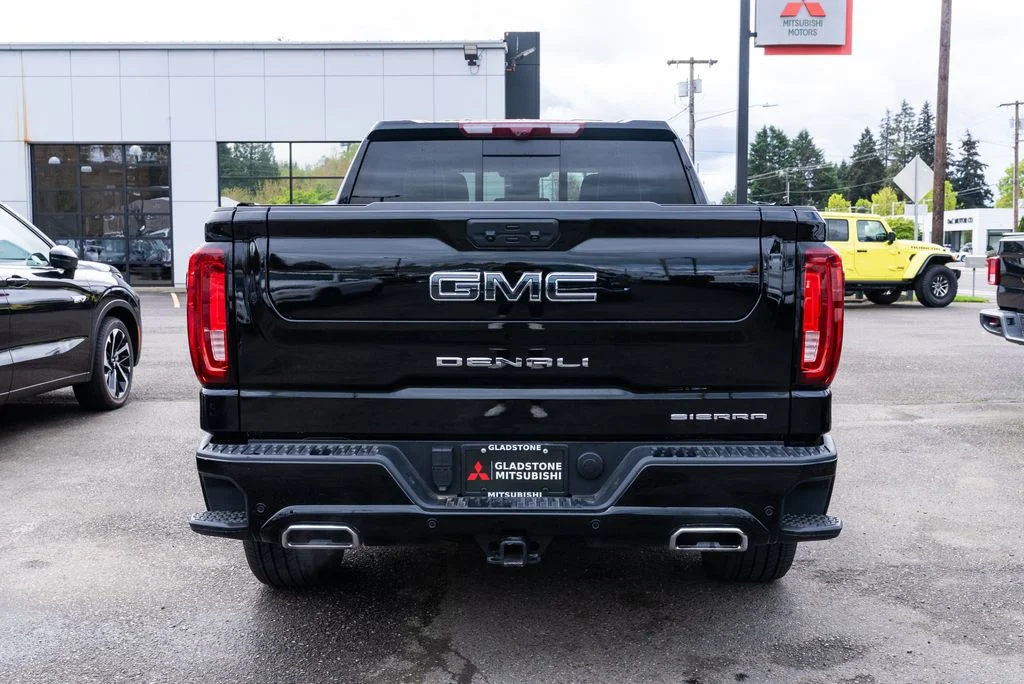 Used 2025 Black GMC Denali Ultimate image 5