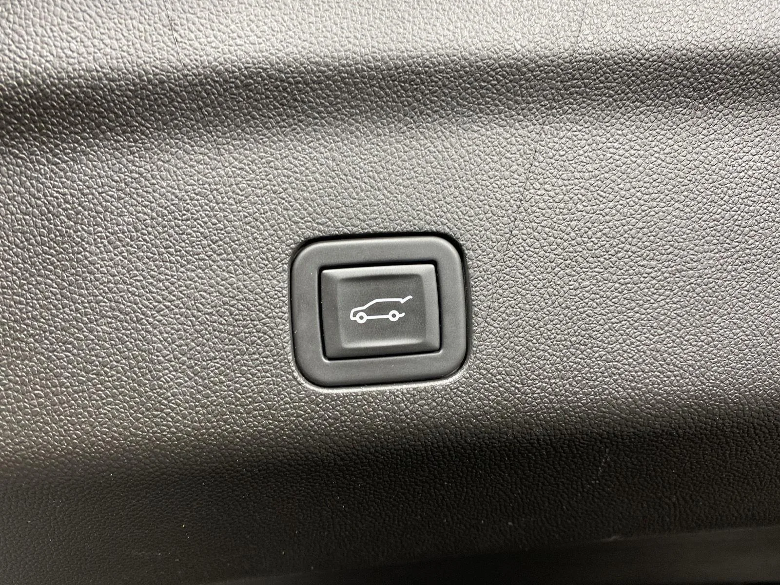 Used 2023 IRIDESCENT PEARL TRICOAT Chevrolet High Country image 31