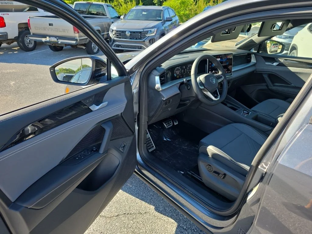 New 2026 Platinum Gray Metallic Volkswagen 2.0T SE R-Line Black image 9