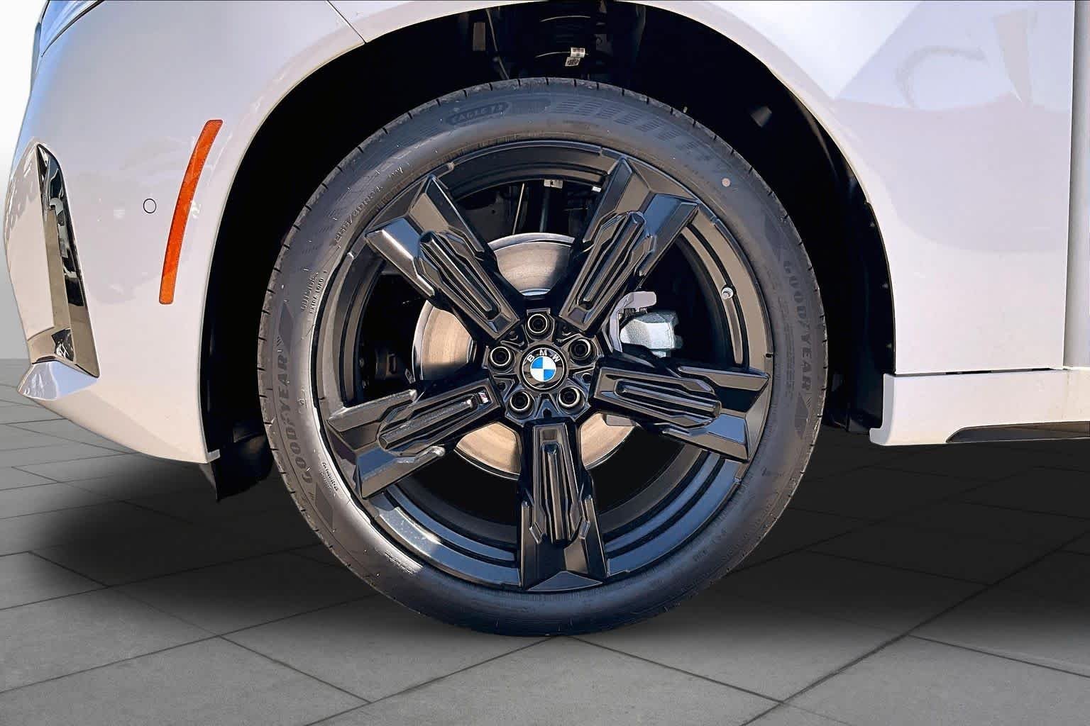 New 2026 Alpine White BMW 30 xDrive image 11