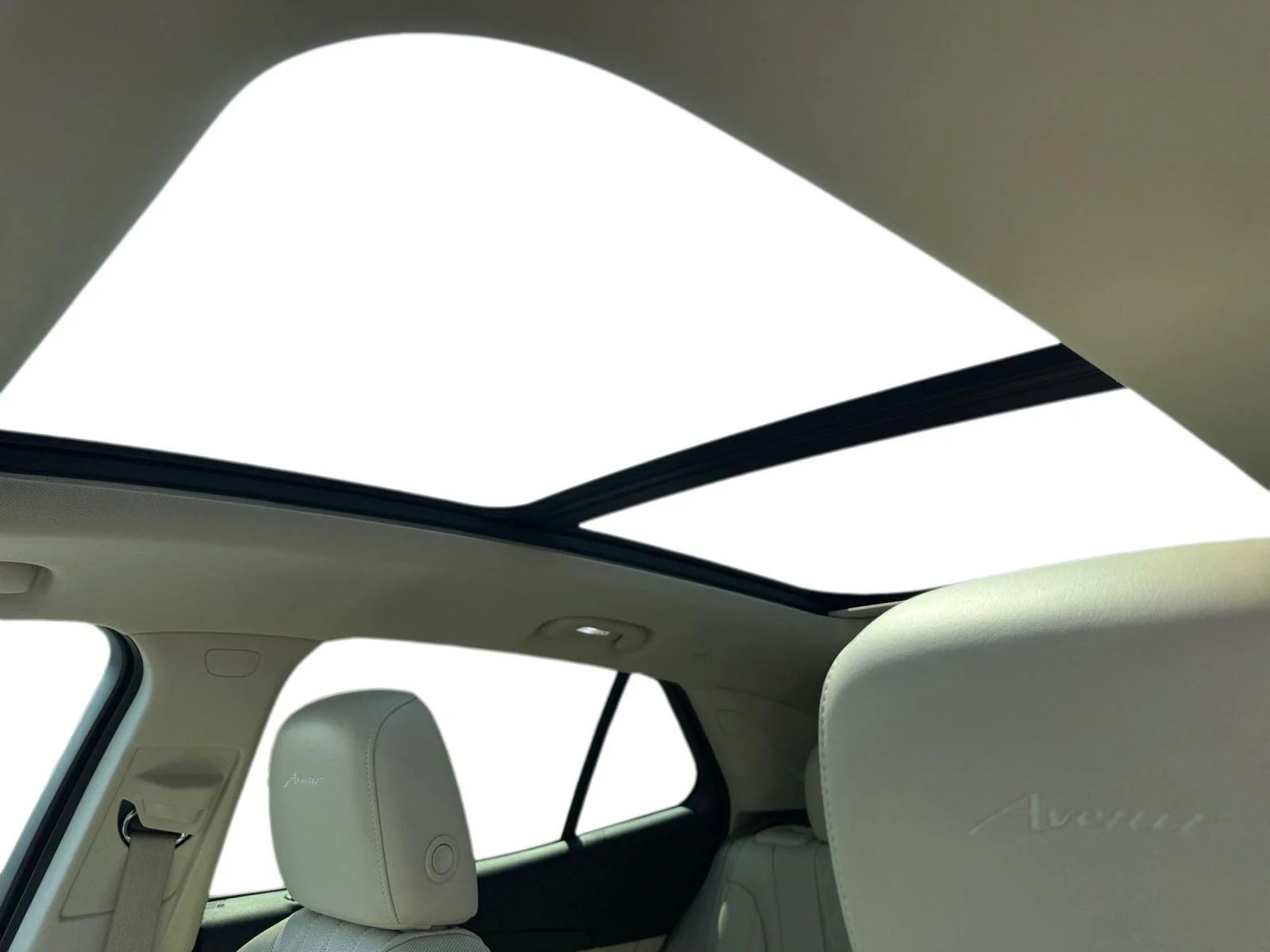 Used 2023 Ebony Twilight Metallic Buick Avenir image 21