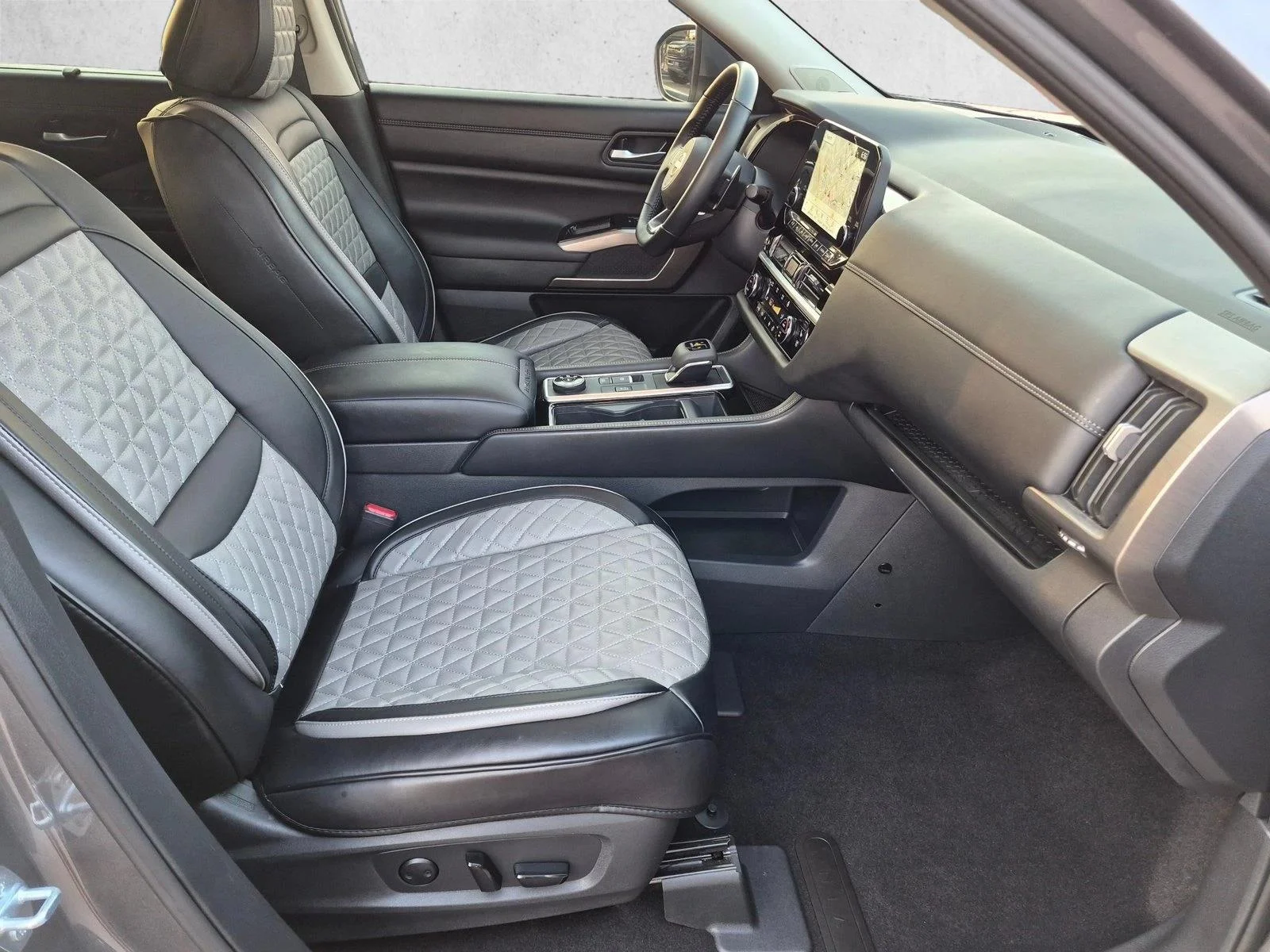 Certified Used 2025 Gun Metallic Nissan Platinum image 21
