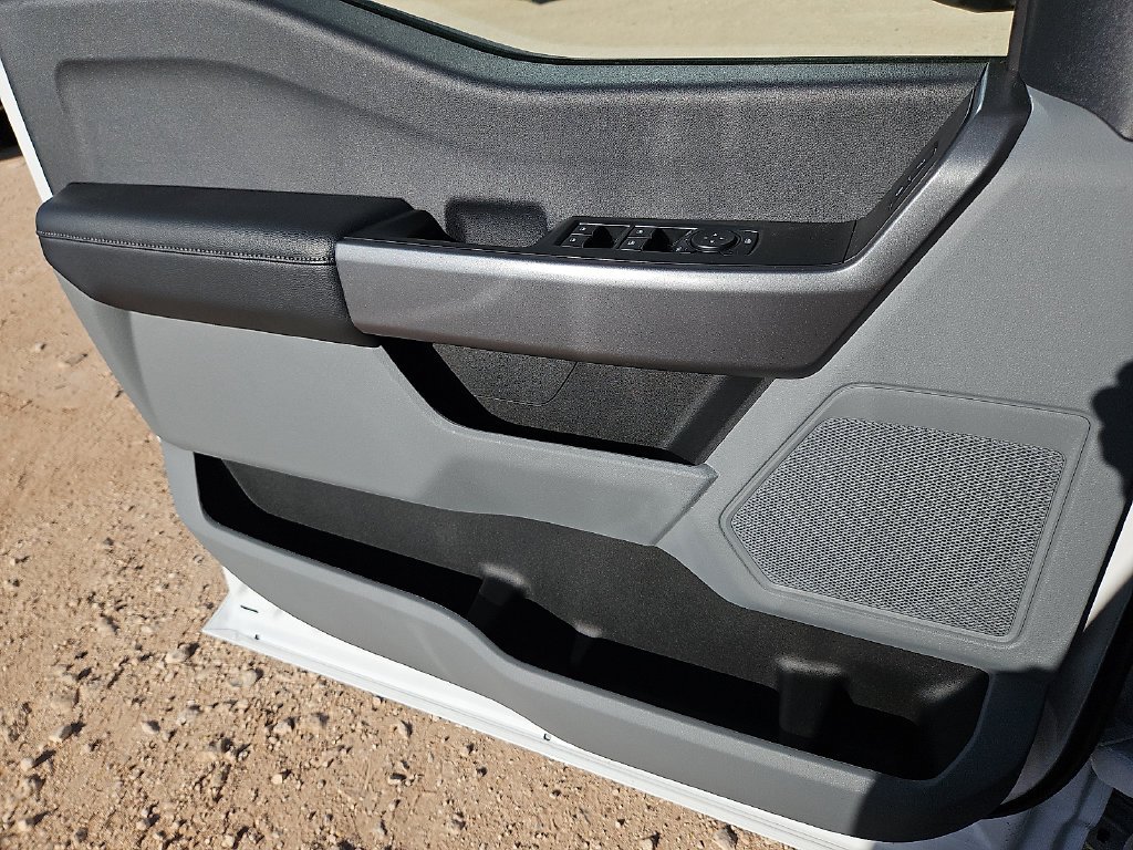 New 2027 Oxford White Ford F-350® XLT image 20