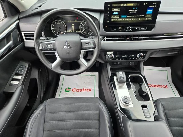 Used 2025 Gray Mitsubishi SE image 13