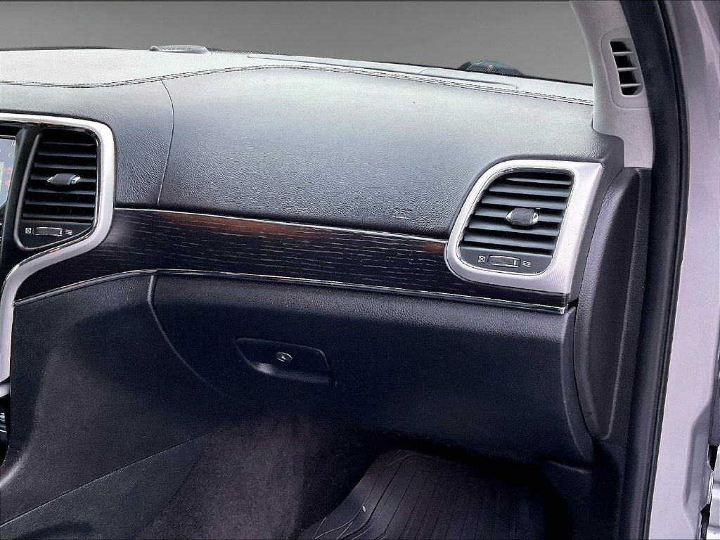 Used 2018 Silver Jeep Summit image 13