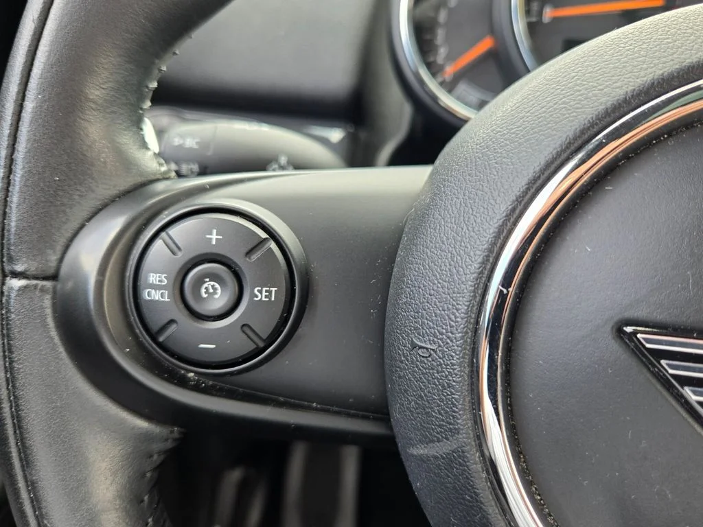 Used 2021 Silver MINI Oxford Edition image 27