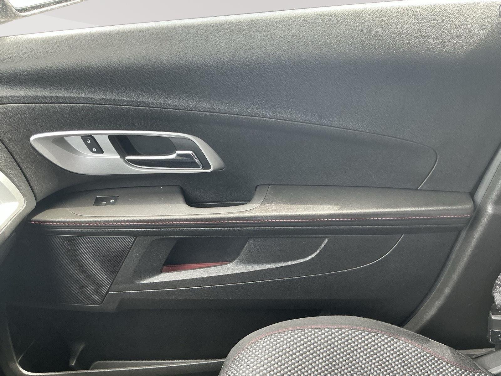 Used 2015 Champagne Silver Metallic Chevrolet LT image 4