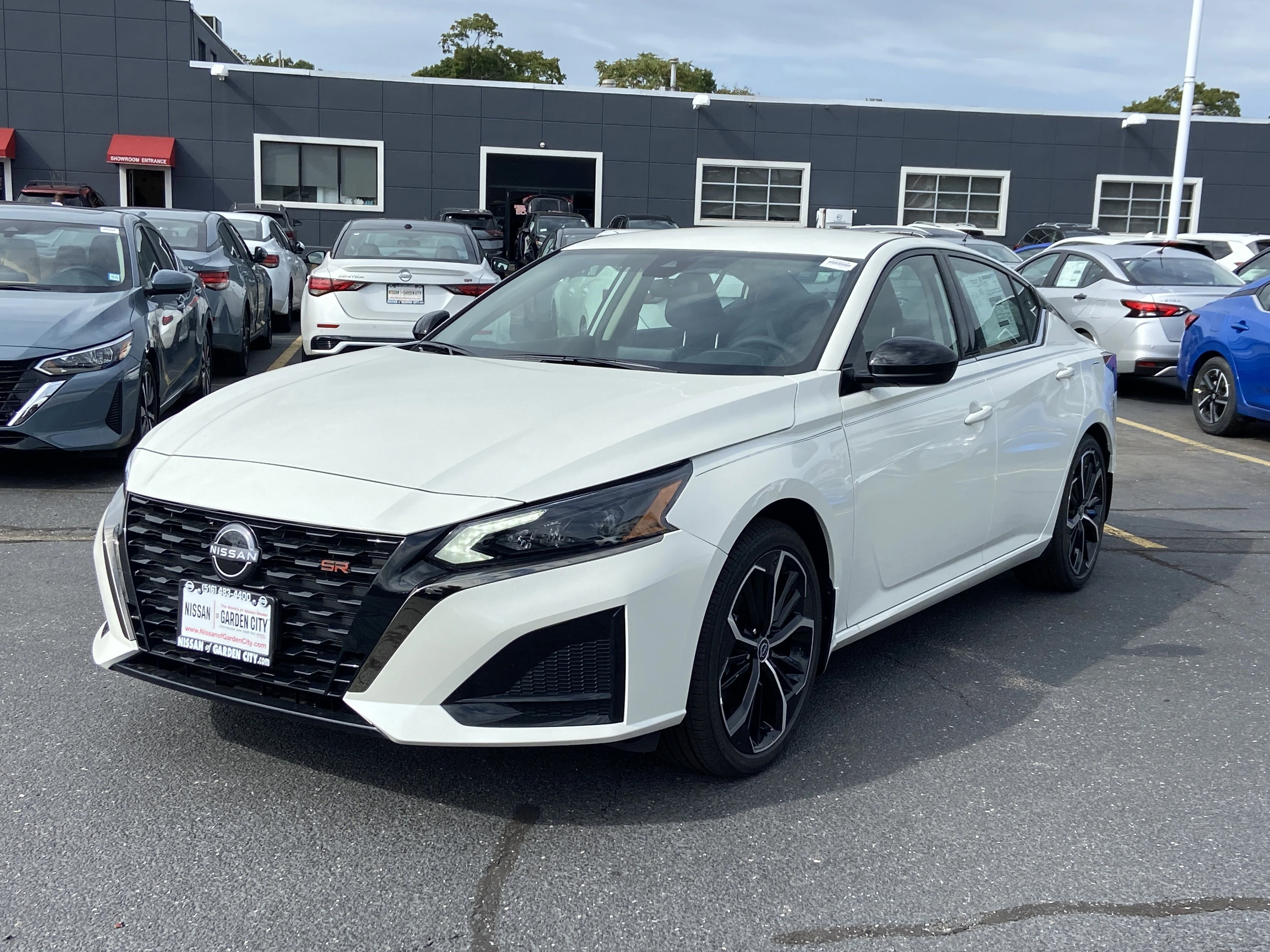 New 2025 Pearl White Tricoat Nissan SR image 7