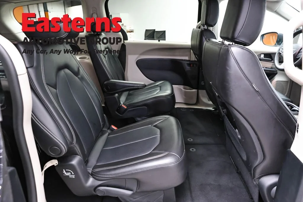 Used 2023 Black Chrysler Touring L image 25