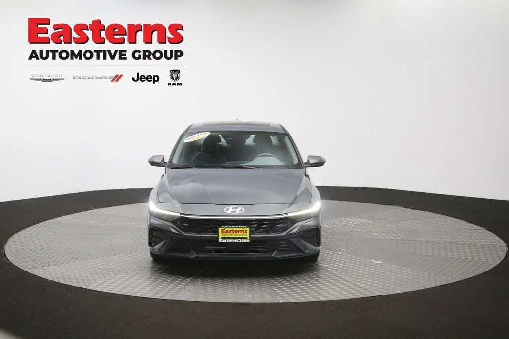 Used 2025 Gray Hyundai SEL Convenience image 53