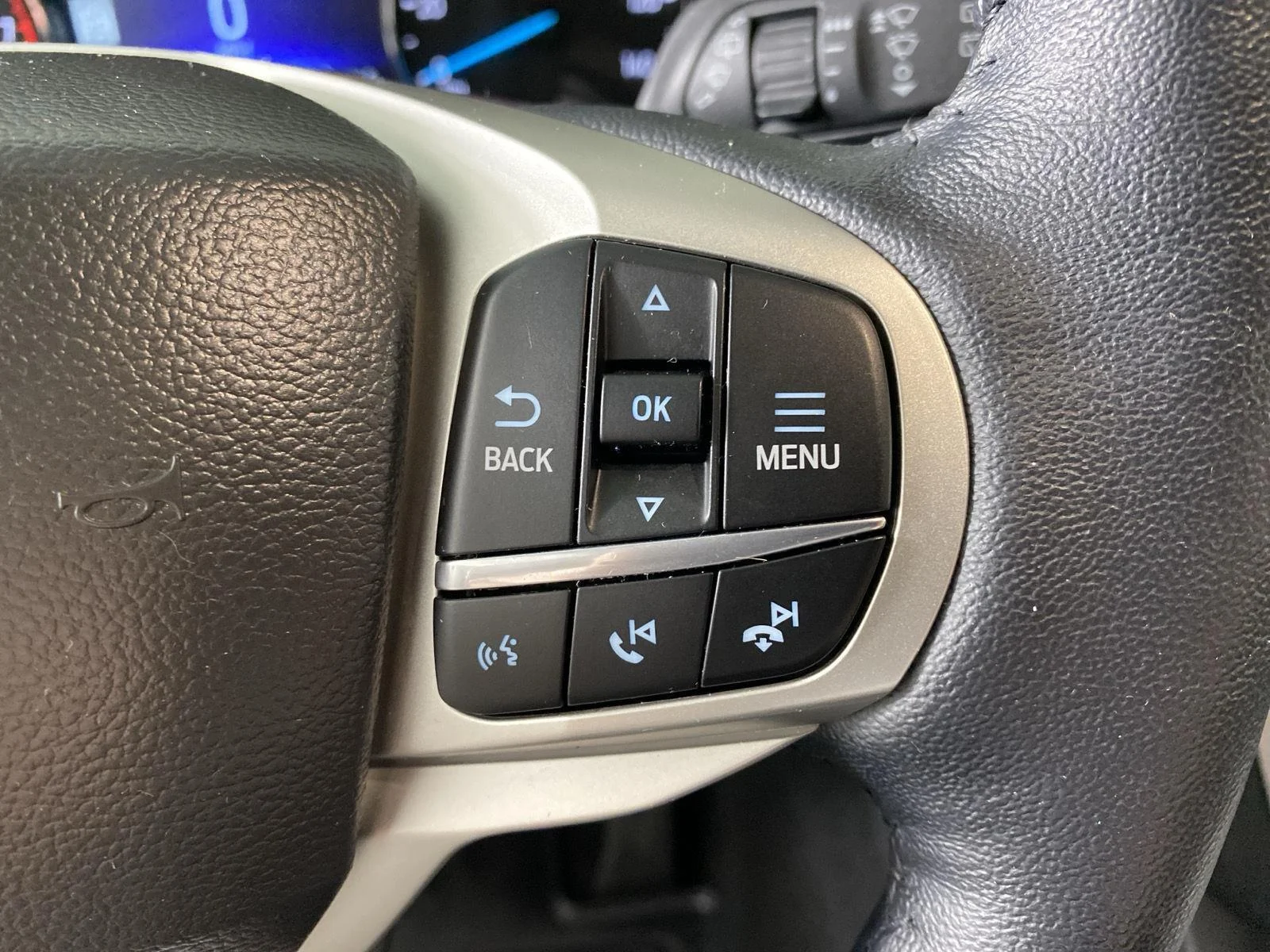 Used 2023 Agate Black Metallic Ford XLT image 19