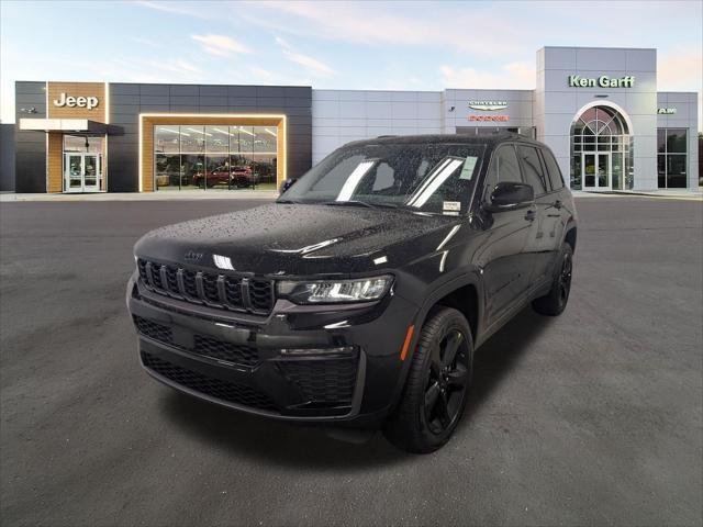 New 2026 Diamond Black Crystal Pearl-Coat Exterior Paint Jeep Limited image 9