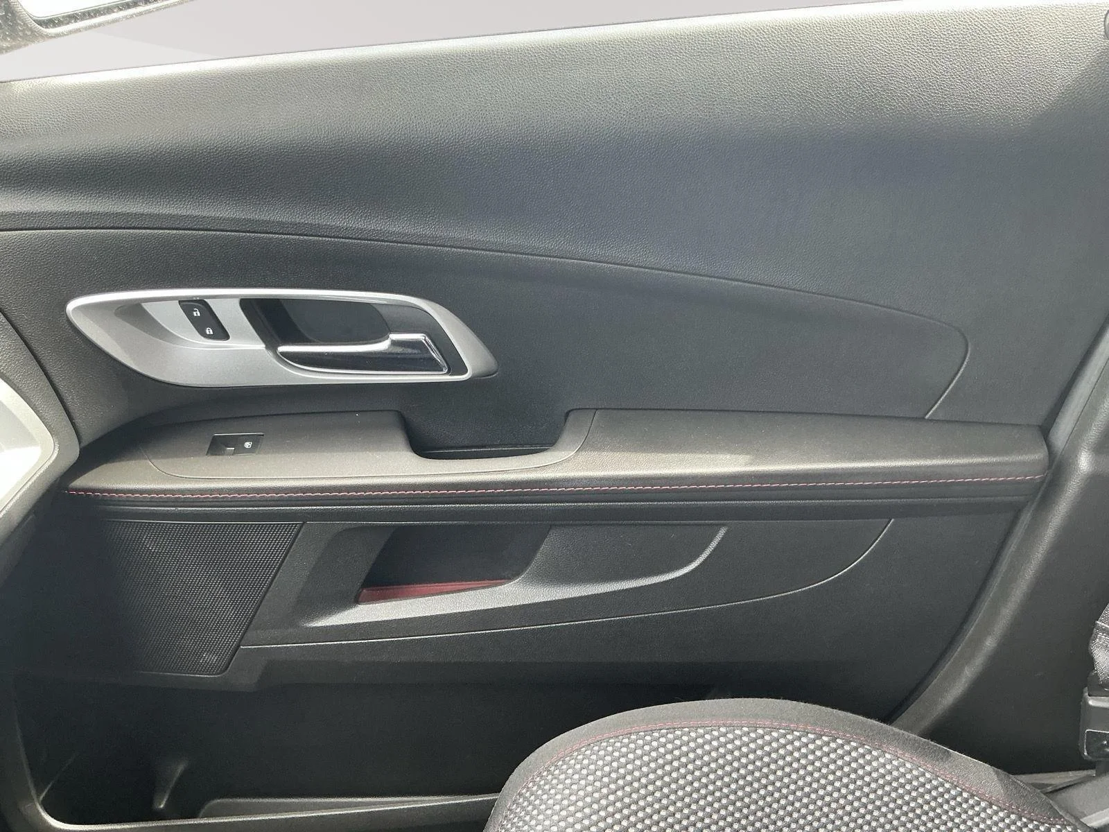 Used 2015 Champagne Silver Metallic Chevrolet LT image 4