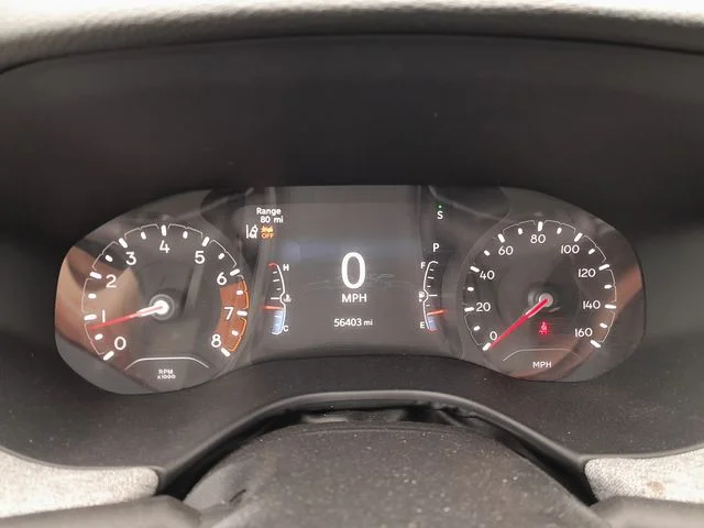 Used 2024 Silver Jeep Latitude image 12