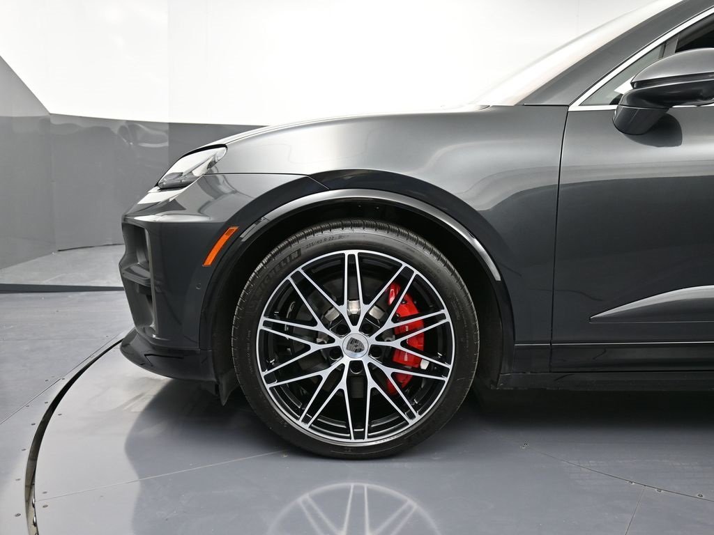 2024 Porsche Macan Electric Turbo photo 3