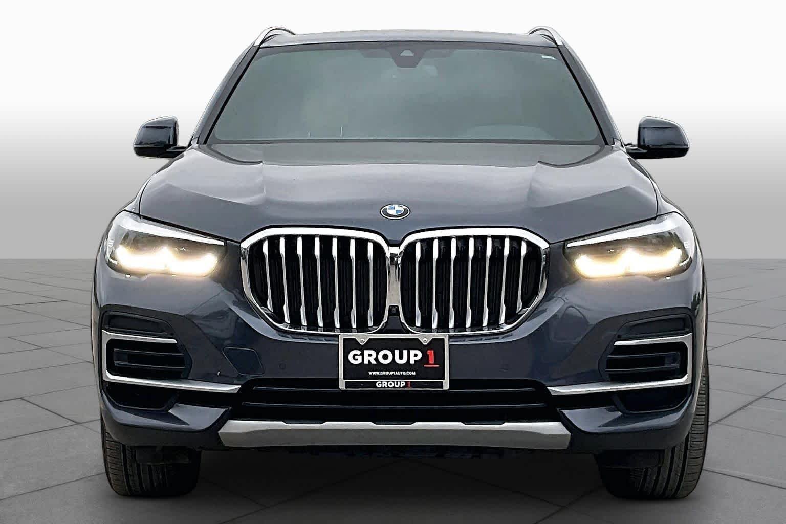 Used 2022 Arctic Grey Metallic BMW sDrive40i image 4