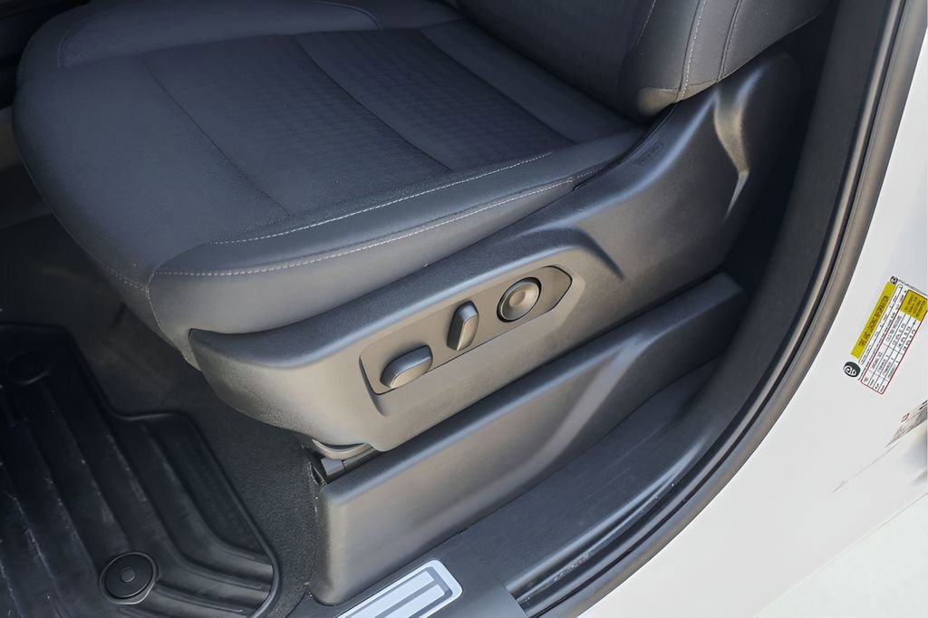 Used 2025 Summit White Chevrolet LT image 11