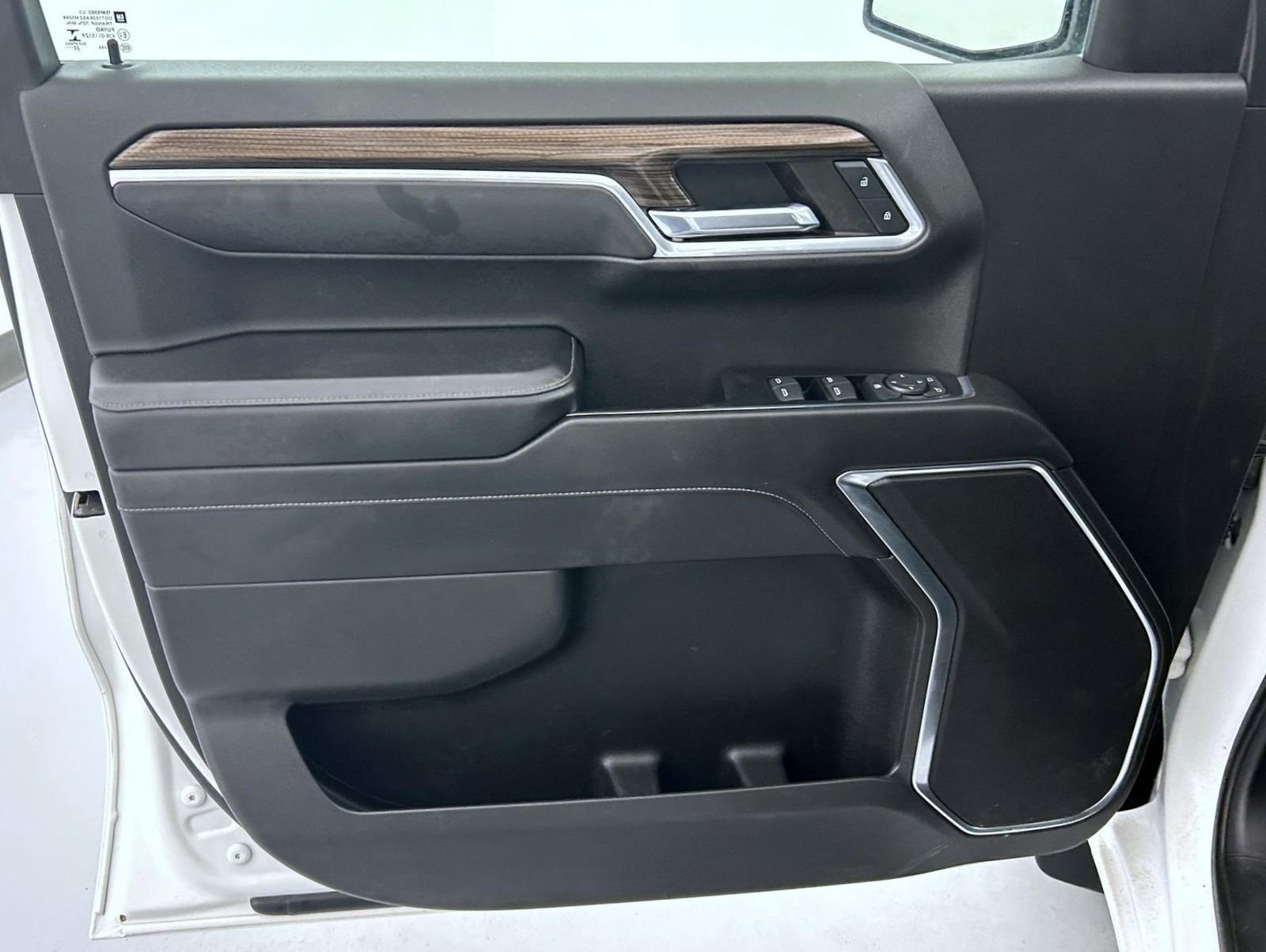 Used 2023 White Chevrolet LT image 9