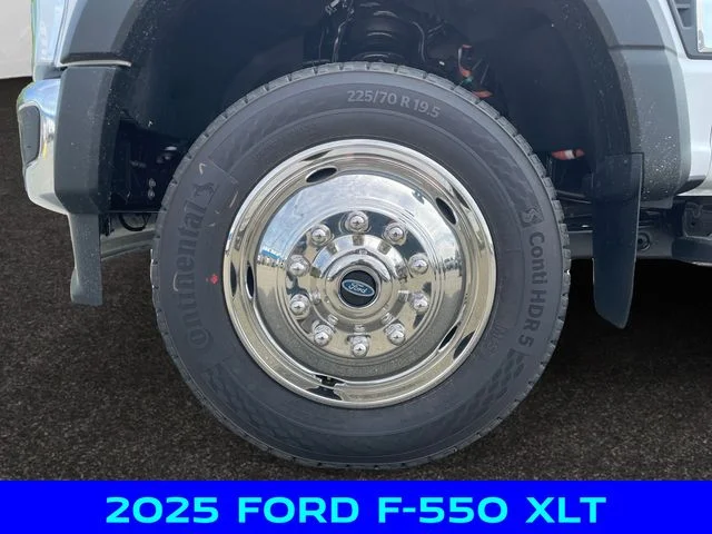 2025 Ford F-550 Super Duty Chassis Cab XLT - Photo 13