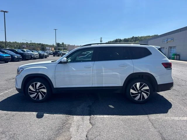 Used 2024  Volkswagen 2.0T SE w/Technology image 3