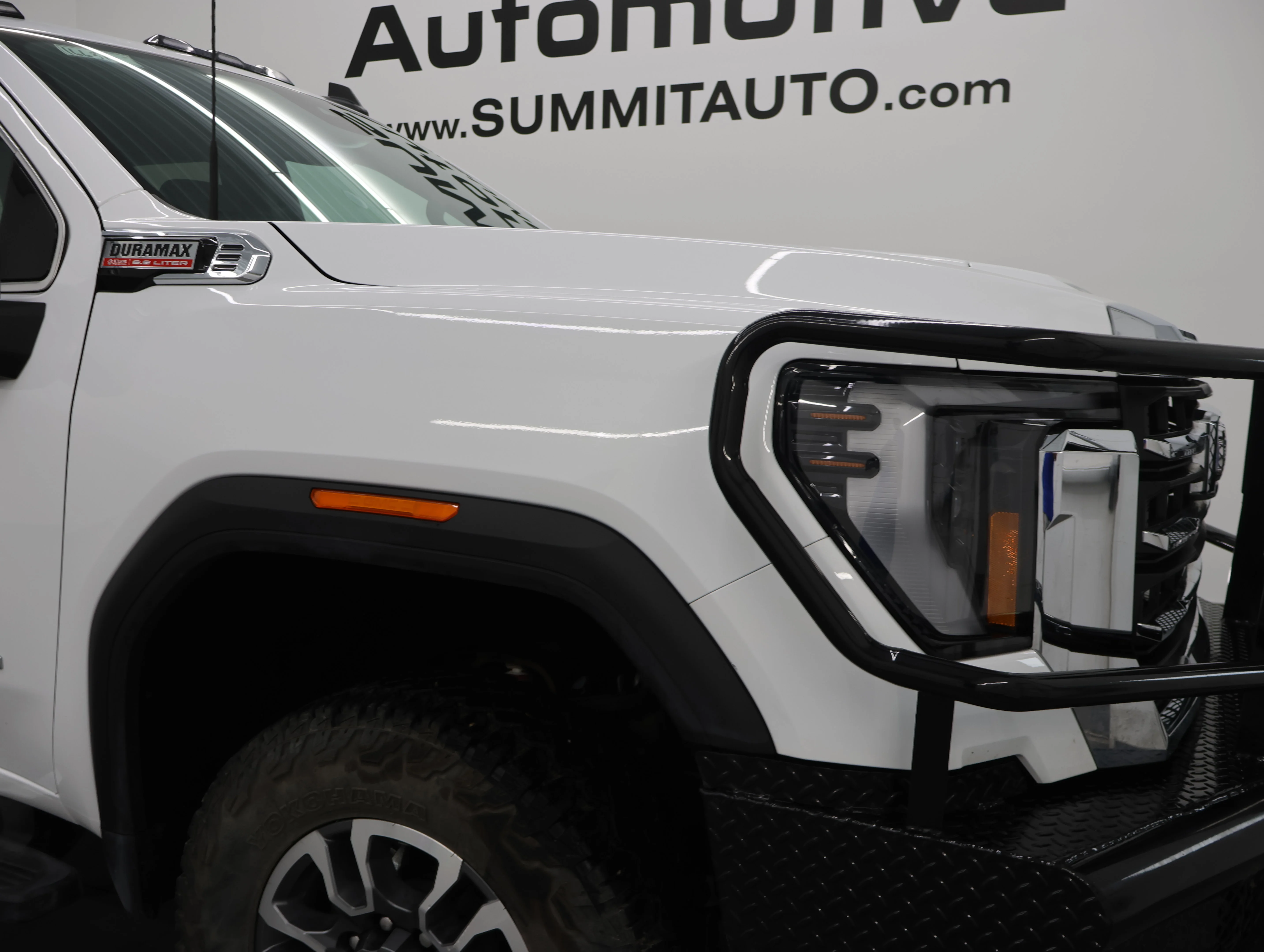 Used 2025 Summit White GMC SLE image 24