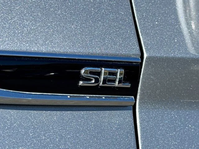 Used 2019 Platinum Gray Metallic Volkswagen SEL Premium image 9