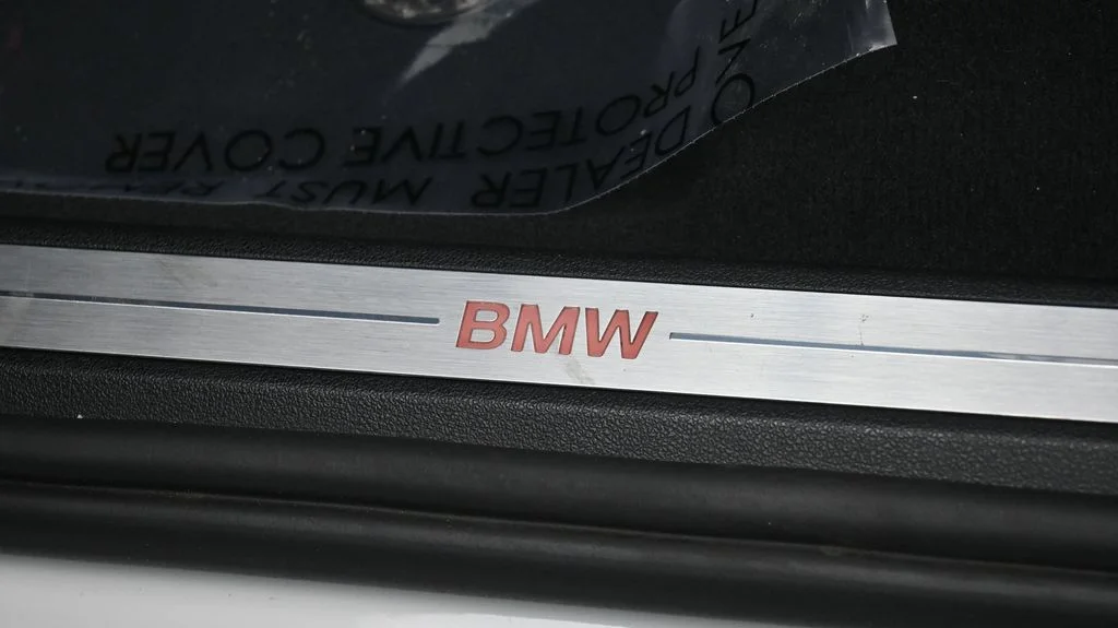 Used 2024 White BMW sDrive40i image 20