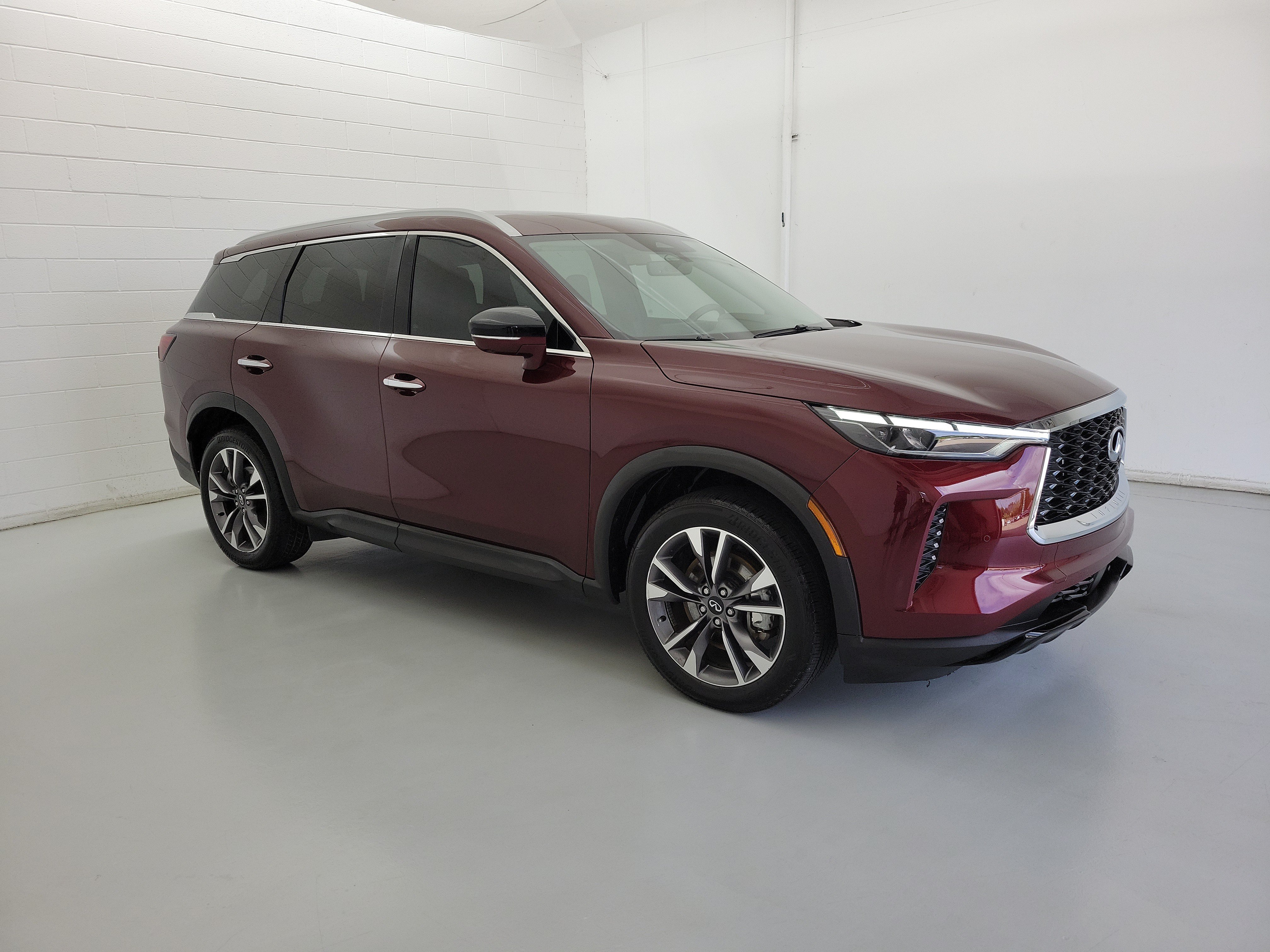 Used 2023 Deep Bordeaux INFINITI LUXE image 4