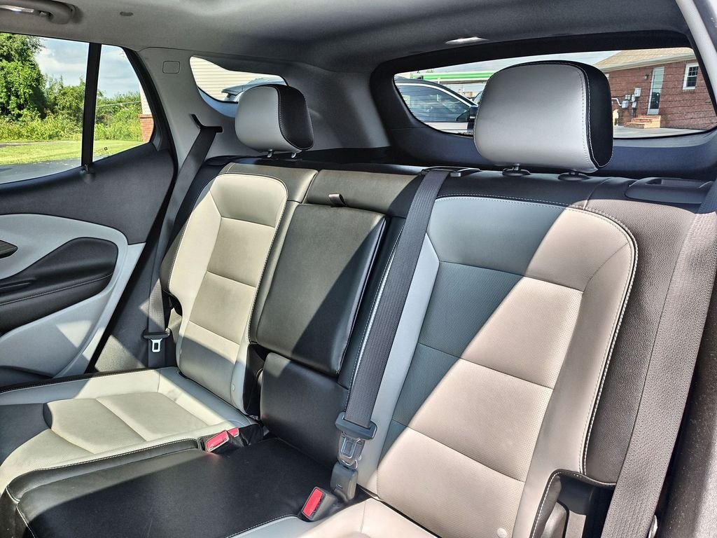 Used 2022 Silver GMC SLT image 23
