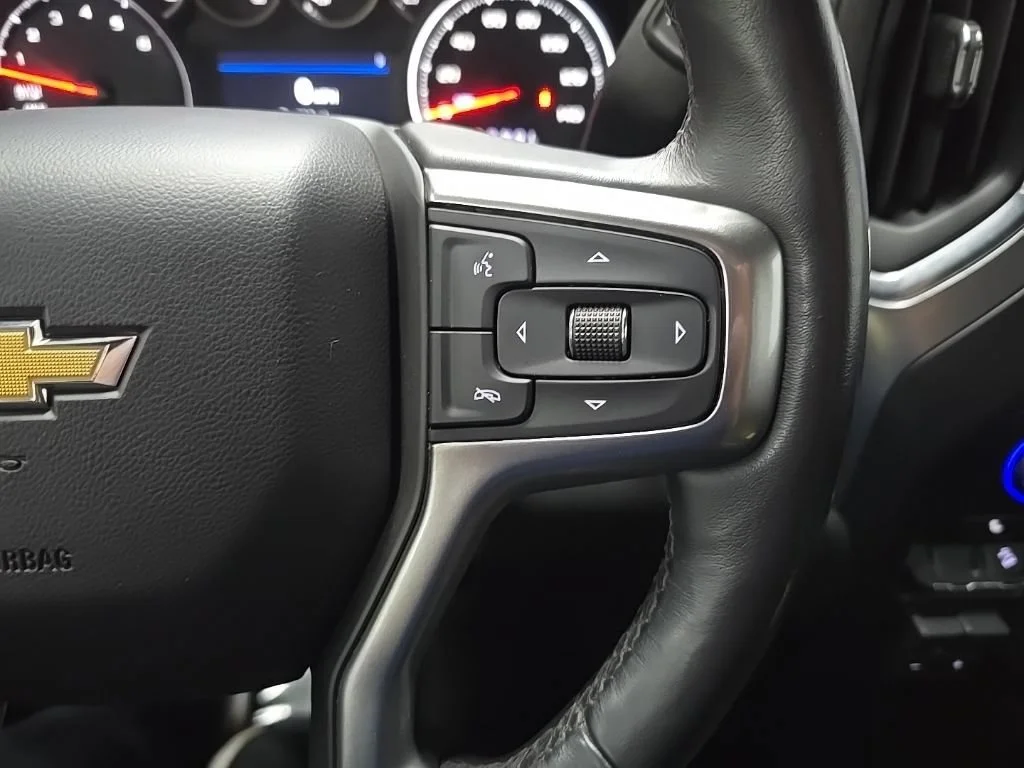 Used 2020 SILVER ICE METALLIC Chevrolet LT image 22