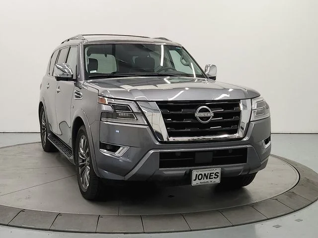 Used 2022 Gray Nissan Platinum image 3