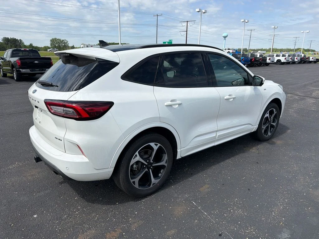 Used 2025 White Ford ST-Line Elite image 4