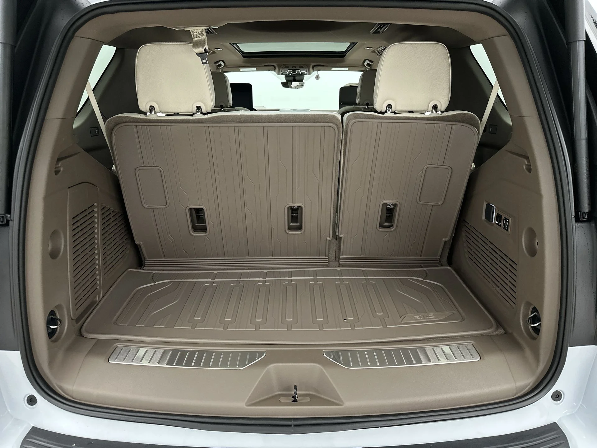 2026 GMC Yukon Denali - Photo 82