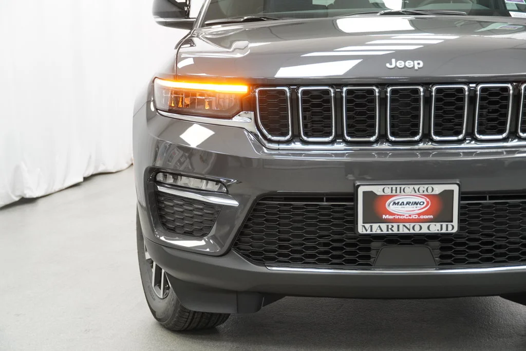 Used 2025 Gray Jeep Limited image 10