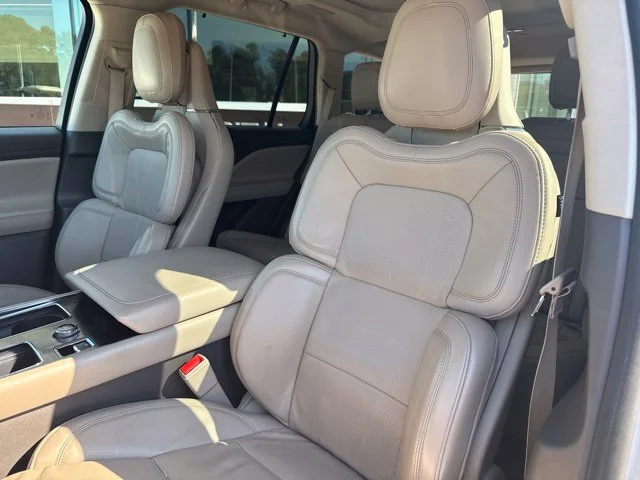 Used 2021 White Lincoln Reserve image 7