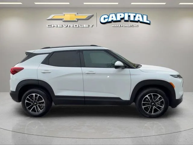 Used 2025 Summit White Chevrolet LT image 7