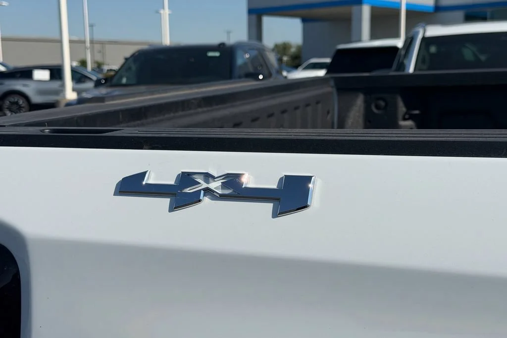 New 2026 Summit White GMC SLE image 8