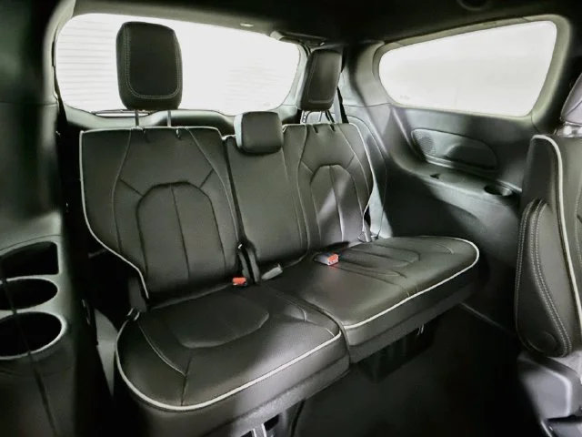 New 2027 White/off-white Chrysler Limited image 28