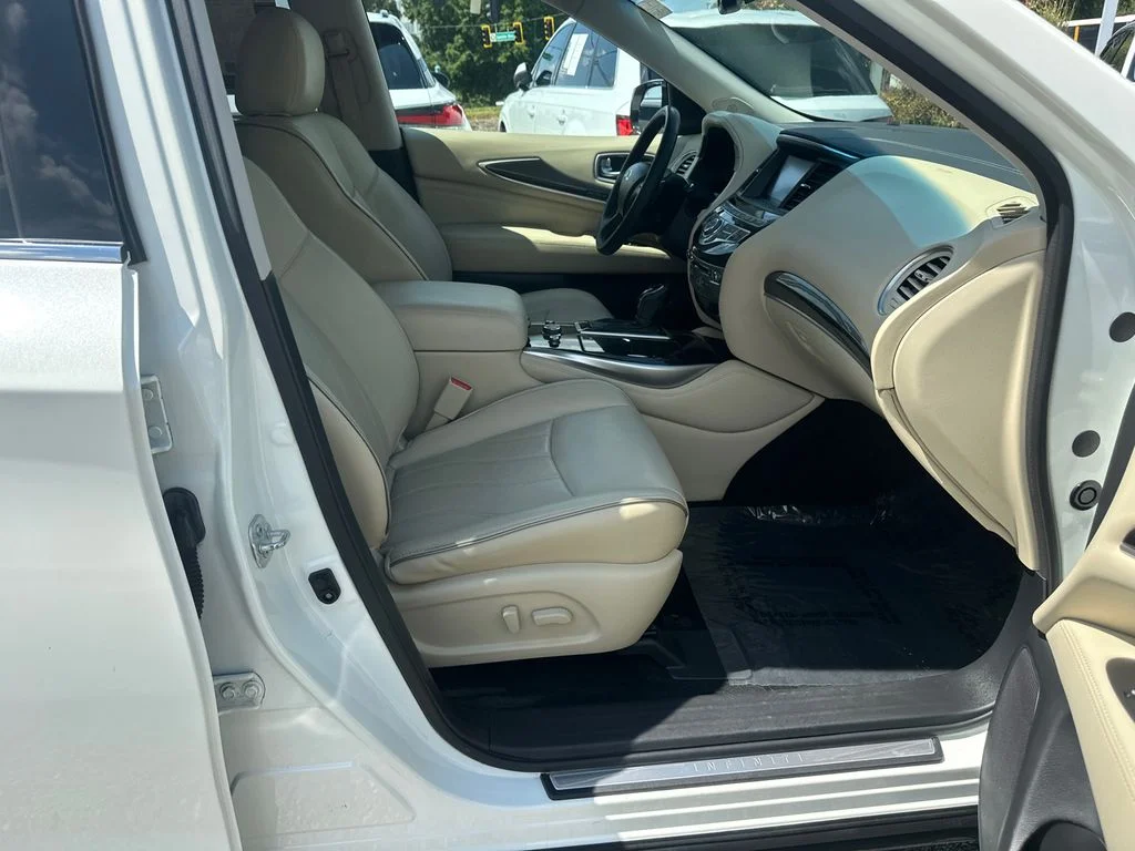 Used 2016 White INFINITI Base image 11