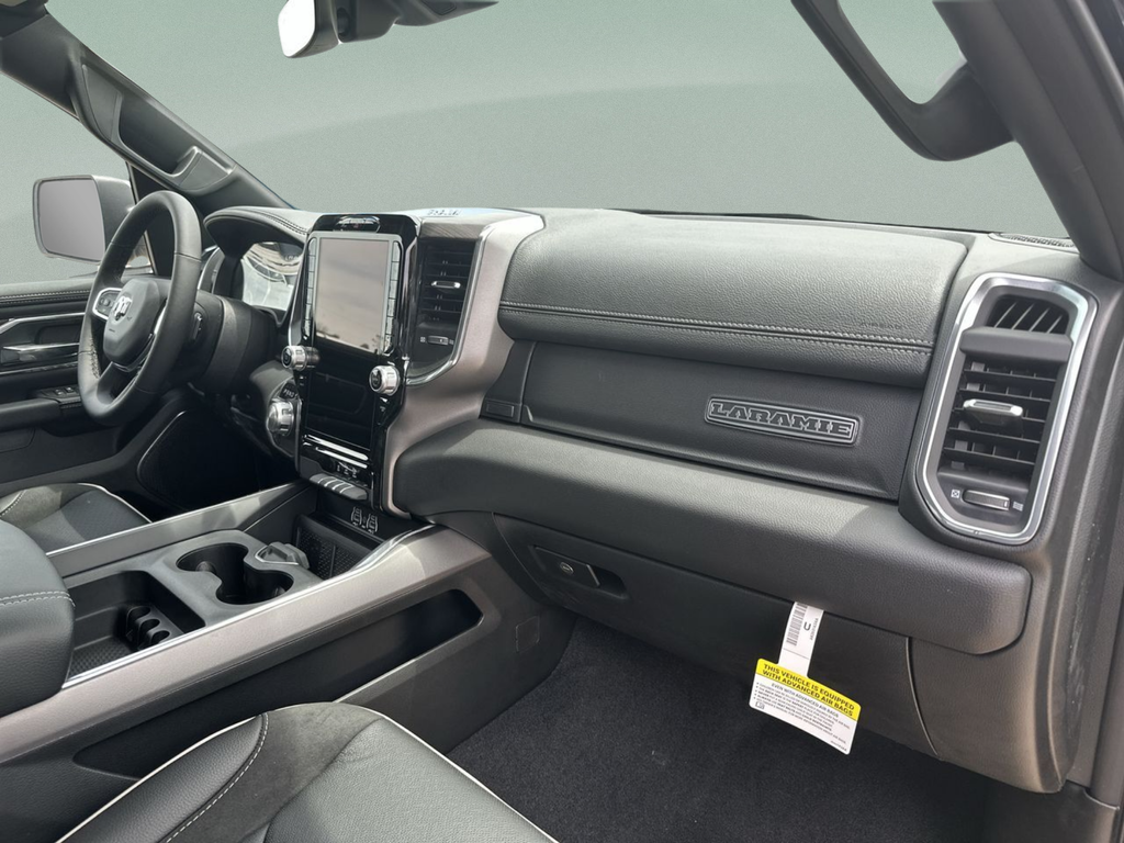 New 2026 Diamond Black Crystal Pearl-Coat Exterior Paint RAM Laramie image 36
