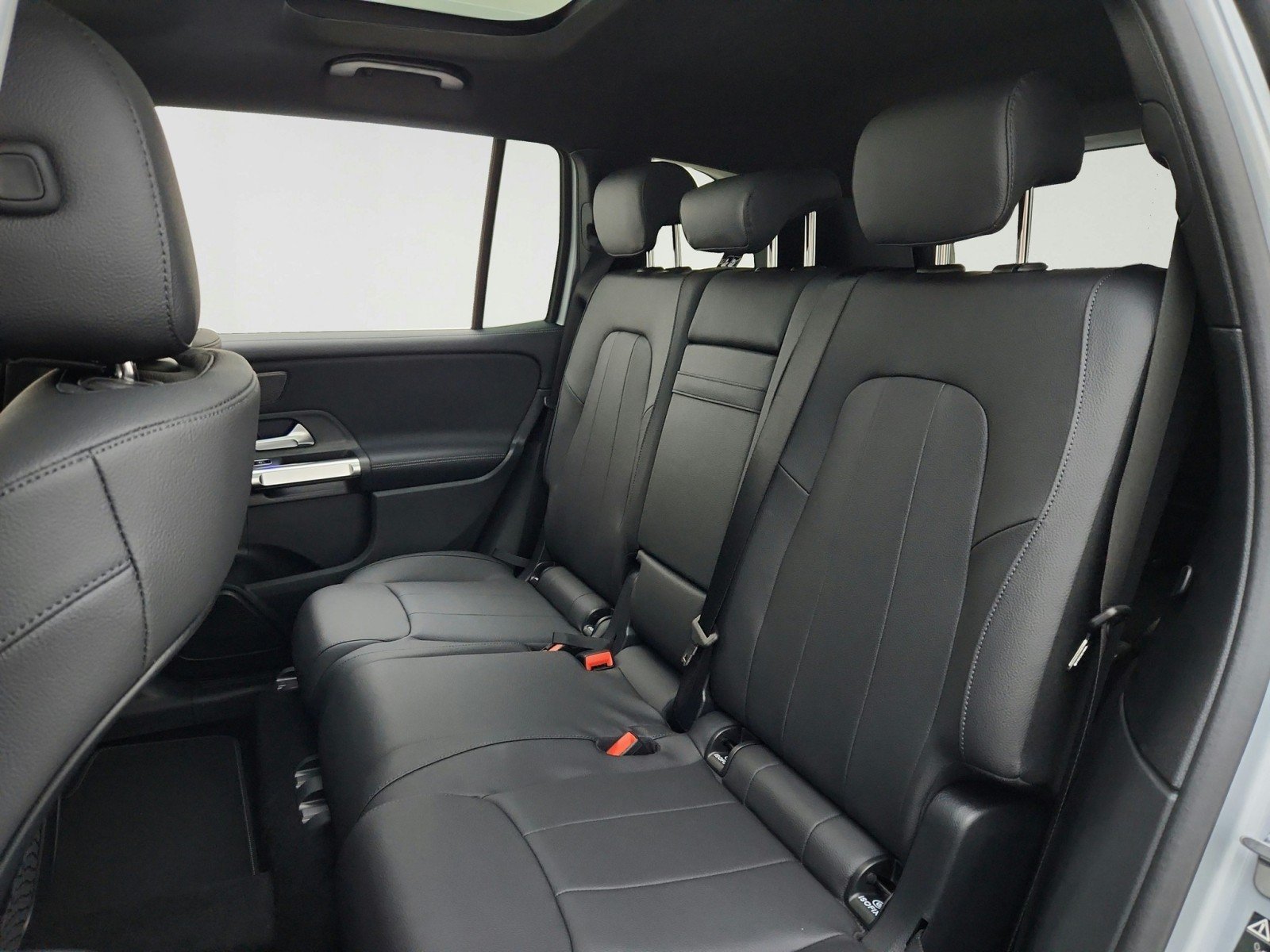 New 2026 Cirrus Silver Metallic Mercedes-Benz GLB 250 SUV image 23
