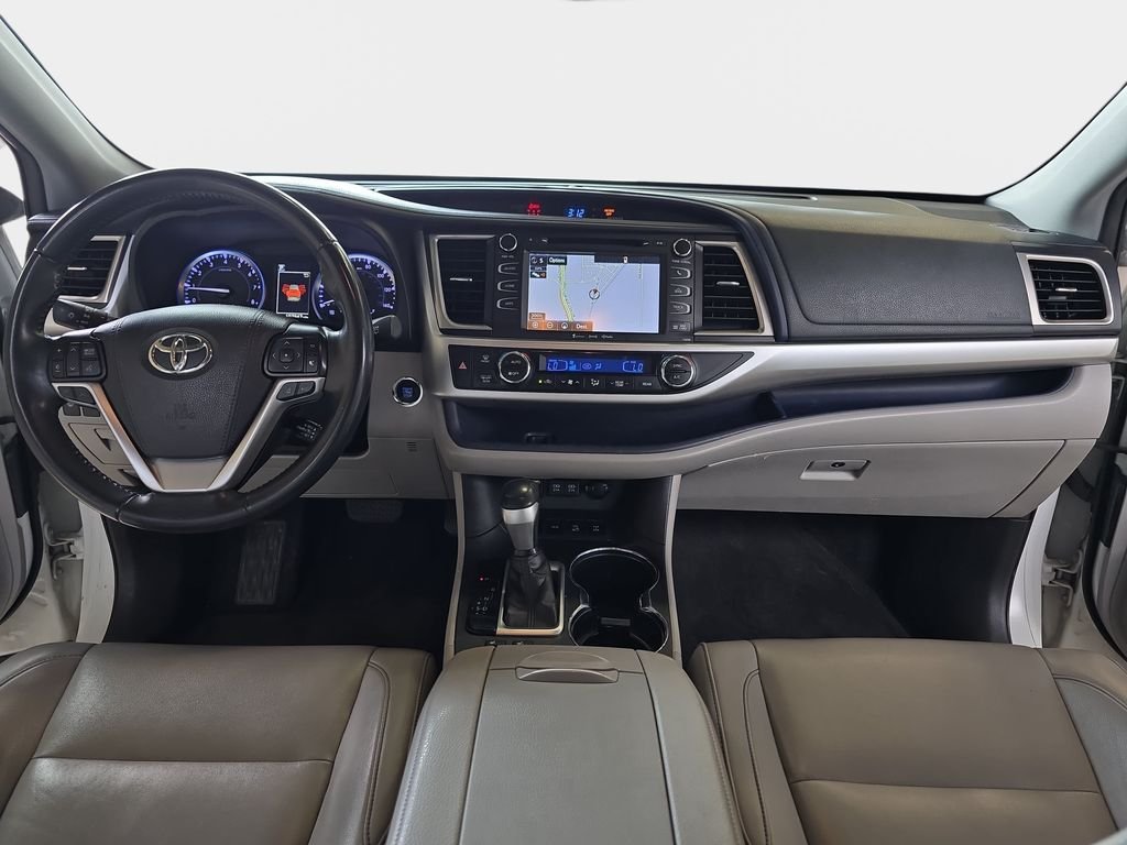 Used 2019 White Toyota XLE image 10