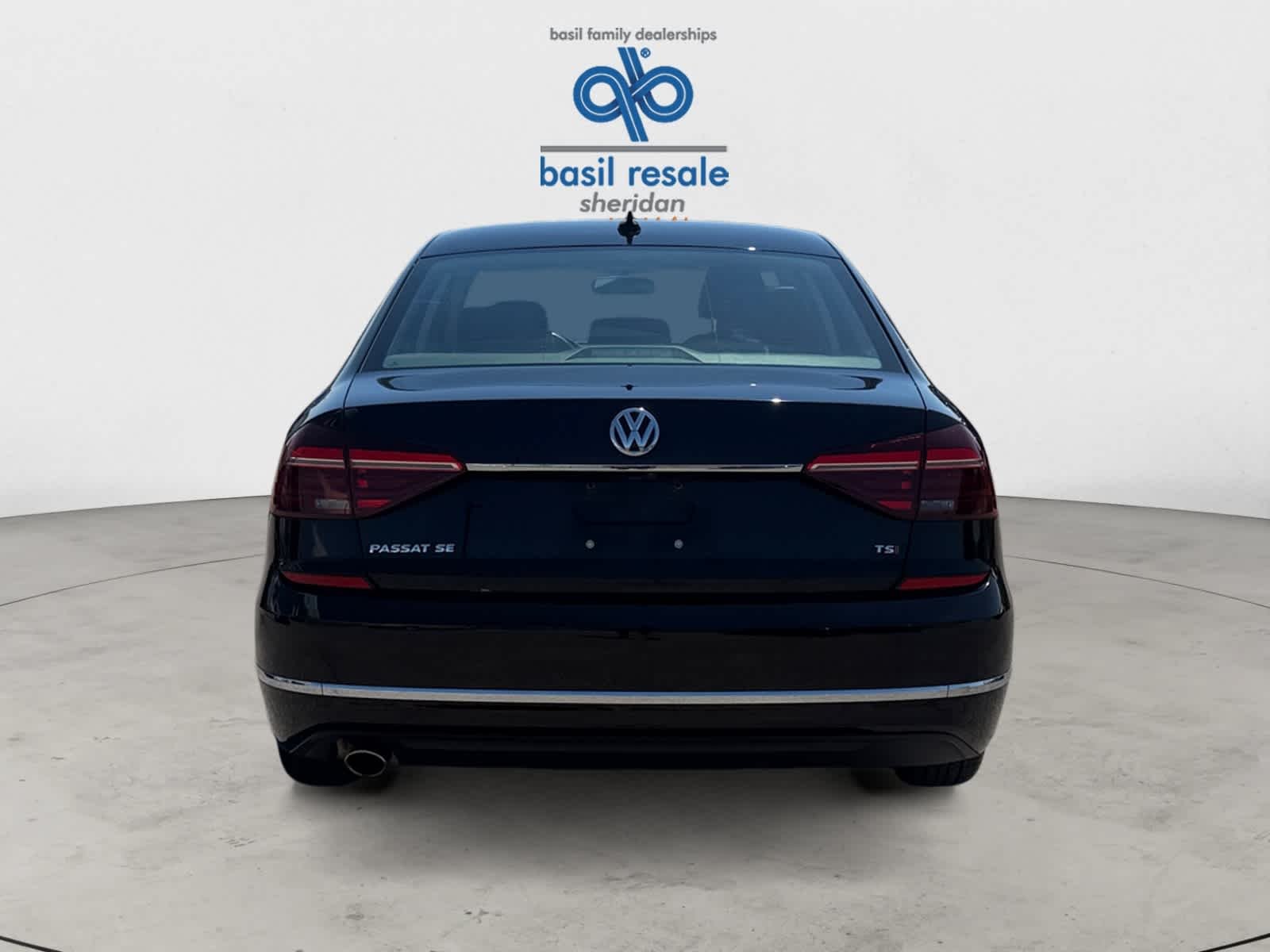 Used 2018 Deep Black Pearl Metallic Volkswagen 2.0T SE image 5