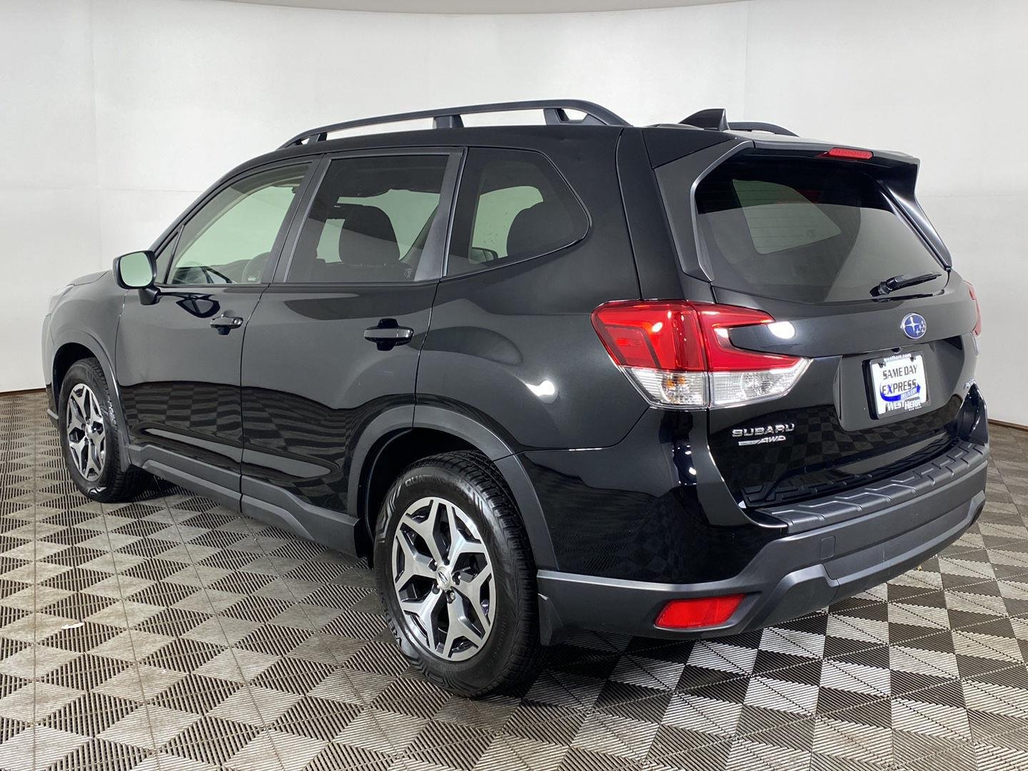 Used 2024 Crystal Black Silica Subaru Premium image 8