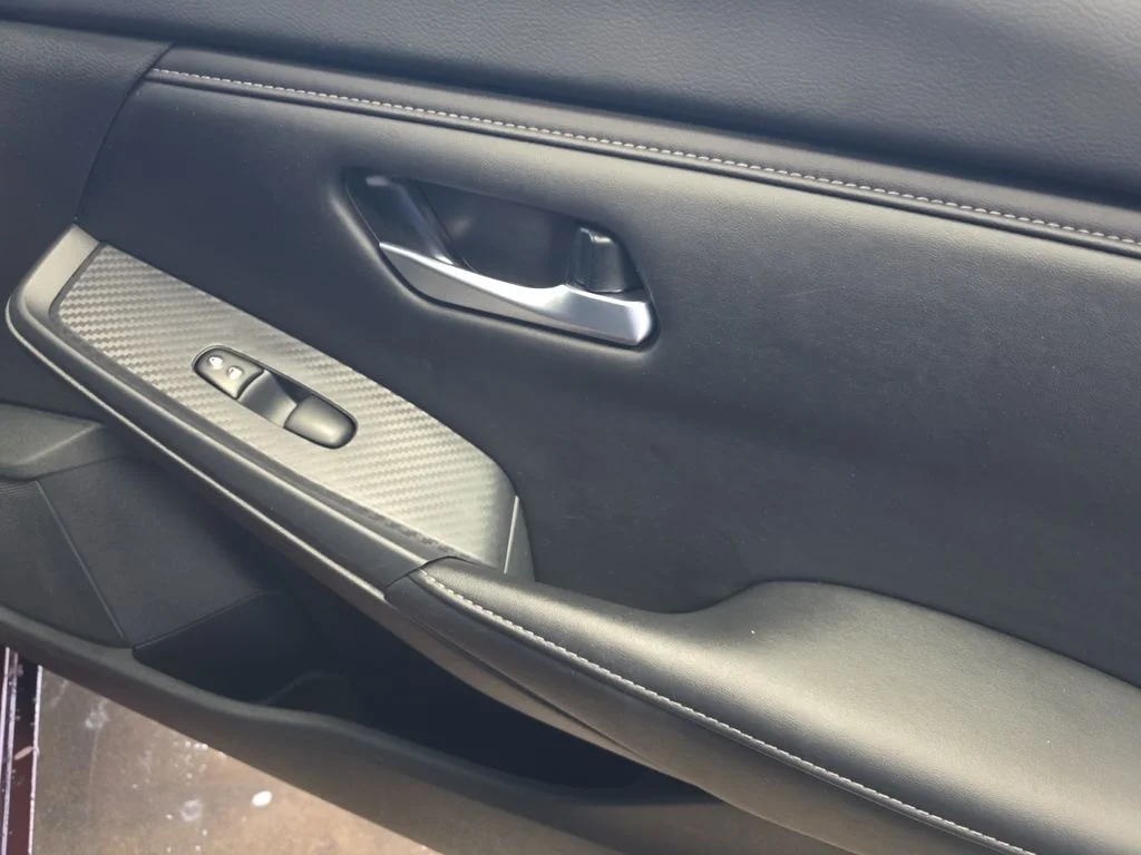 Used 2025 Rosewood Metallic Nissan SV image 21