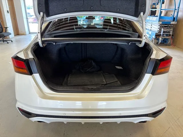 Used 2020 White Nissan 2.5 SL image 23
